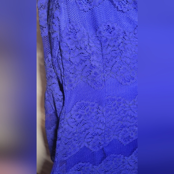 Eliza j 2 royal blue floral lace overlay linned, unlined lace bell sleeves shift - Picture 6 of 9